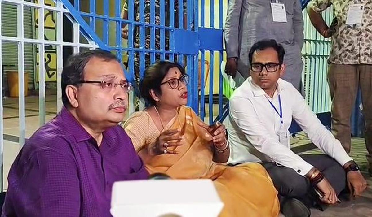 TMC Stages Sit-In at Kolkata EVM Strongroom, Cites Irregularities