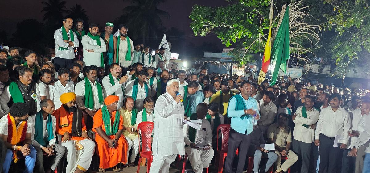 CM to hold meetings with farmers and factory managements to resolve  sugarcane price deadlock - The Hindu