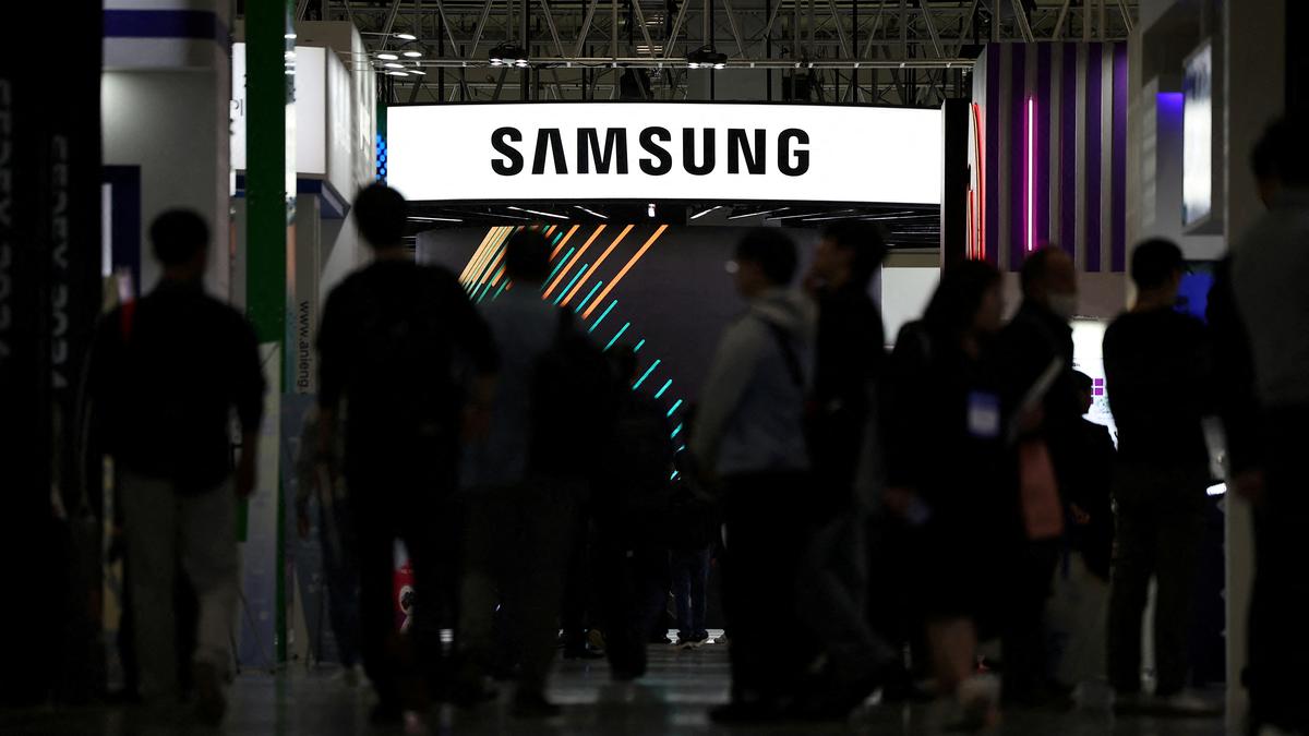 Samsung CEO says company considering deals as it struggles for growth