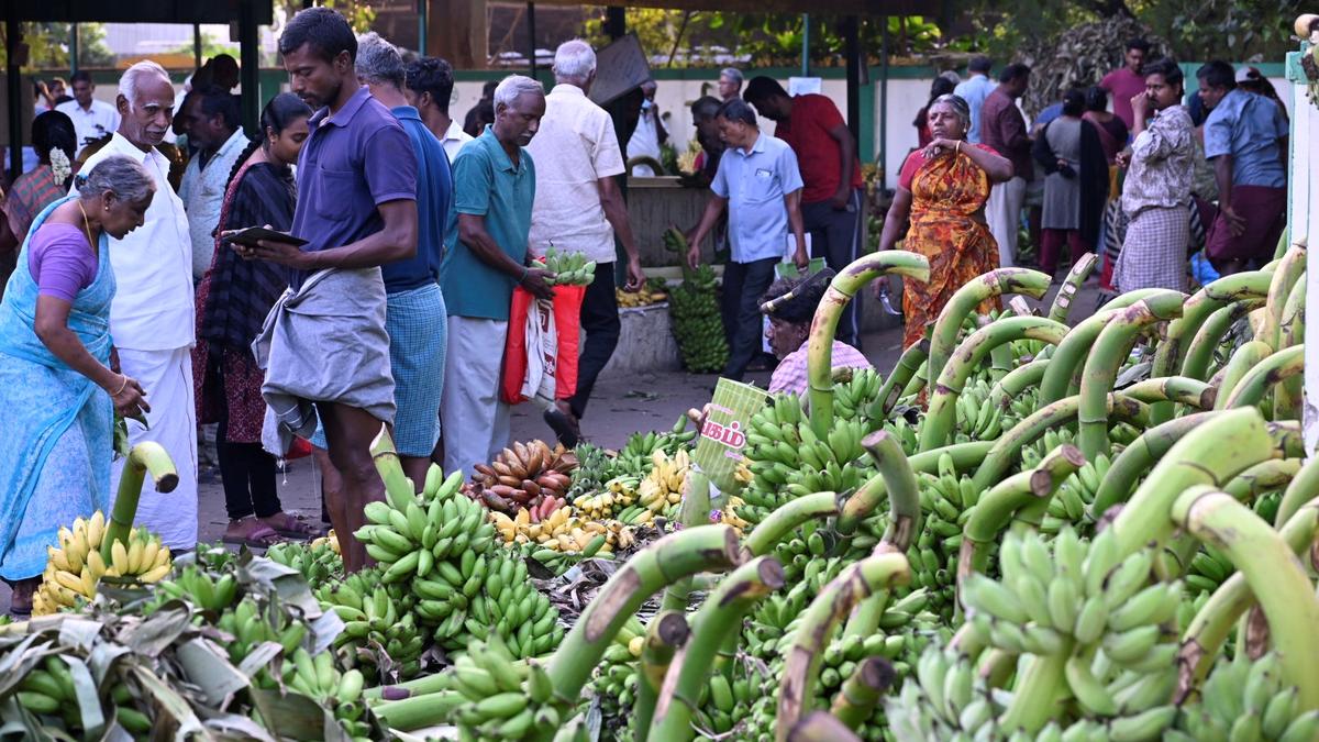 Heavy rush in Erode markets ahead of puja celebrations