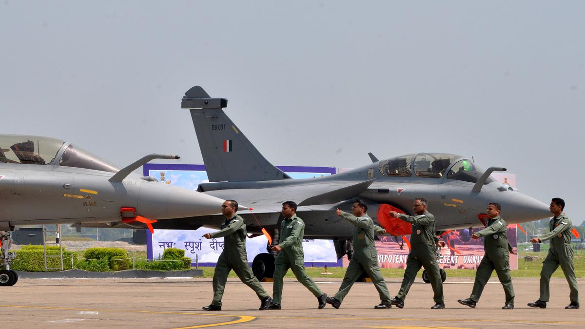 IAF ground staff get new digital camouflage uniform - The Hindu BusinessLine