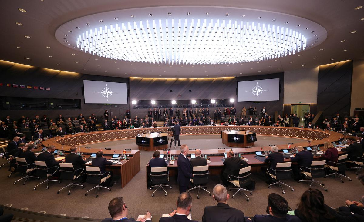 4 अप्रैल, 2023 को ब्रसेल्स, बेल्जियम में नाटो मुख्यालय में नाटो के विदेश मंत्रियों की बैठक के दौरान, यूक्रेन को मित्र राष्ट्रों के समर्थन की बैठक के दौरान एक सामान्य दृश्य। 