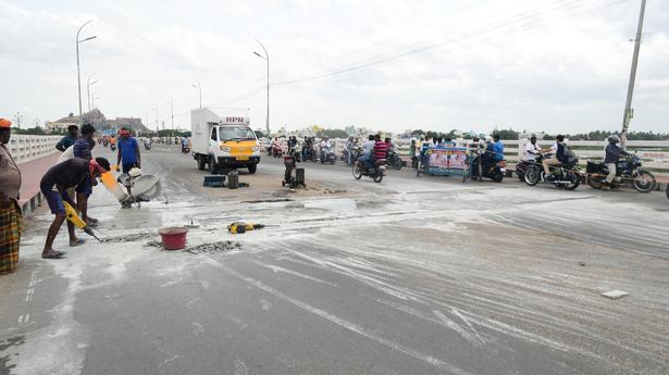 Cauvery bridge in Tiruchi closed as maintenance works gets under way