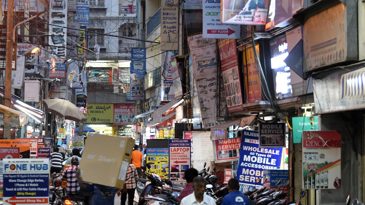 BBMP to serve notices to Kannada signboard violators