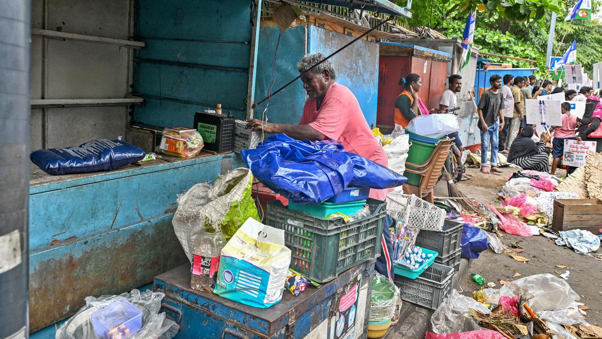 GVMC continues ‘Operation Lungs’ in Vizag amid protests by vendors
