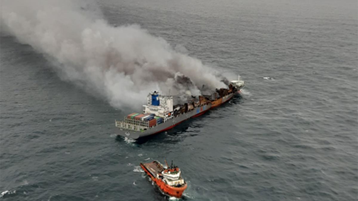 Towline set up; effort on to tow Wan Hai 503 away from Kerala coast