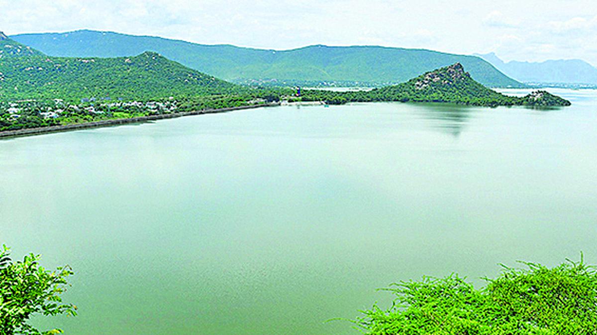 Water level in Mettur dam stands at 102 feet