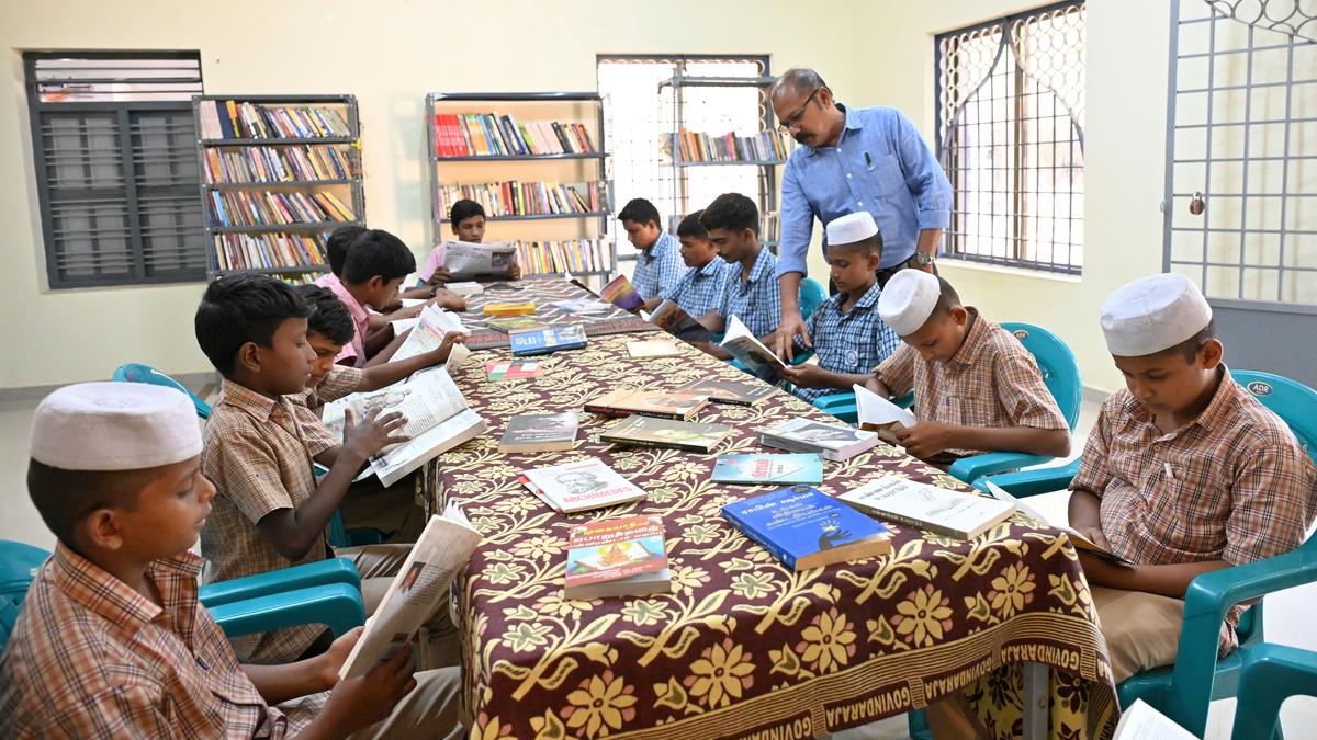 In an effort to encourage reading, Al-Ameen School teachers enrol 400 students in library as members