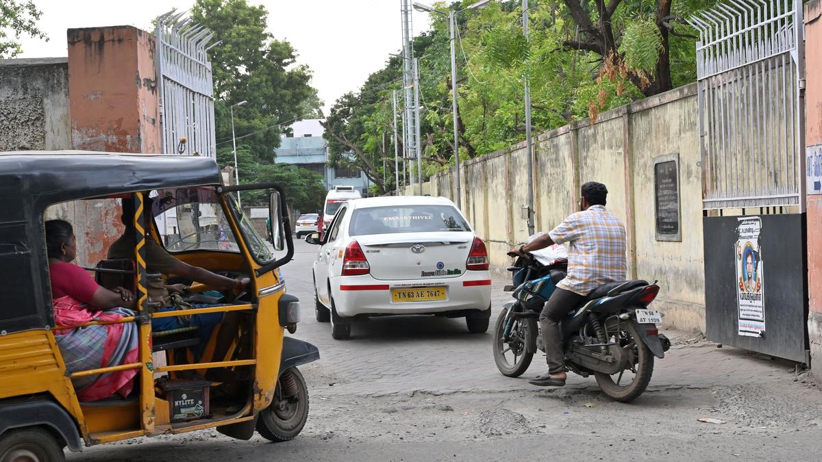 Vehicles enter GRH campus to reach Panagal Road, troubling patients, doctors