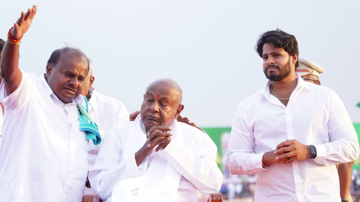 Not an aspirant for Mandya Lok Sabha seat, Nikhil Kumaraswamy clarifies