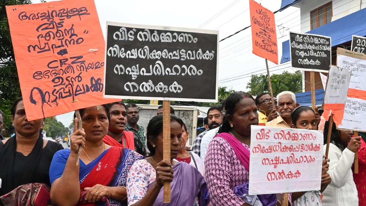 Edavanakad residents block road demanding inclusion in CRZ-2 category