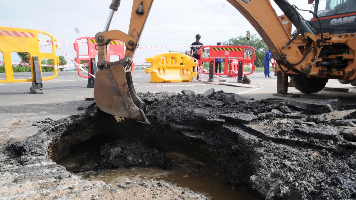 Road caves in at Chithode on Coimbatore-Salem National Highway, motorist falls in, suffers injuries