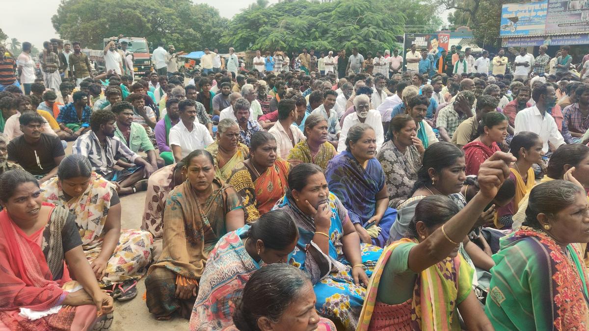 Road blockade seeking rescue of missing fisherman, assistance for kin of deceased