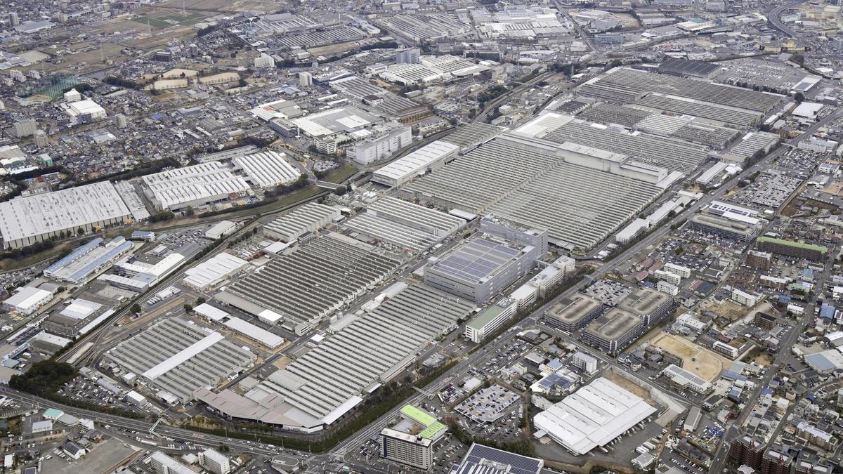 Glitch halts Toyota factories in Japan