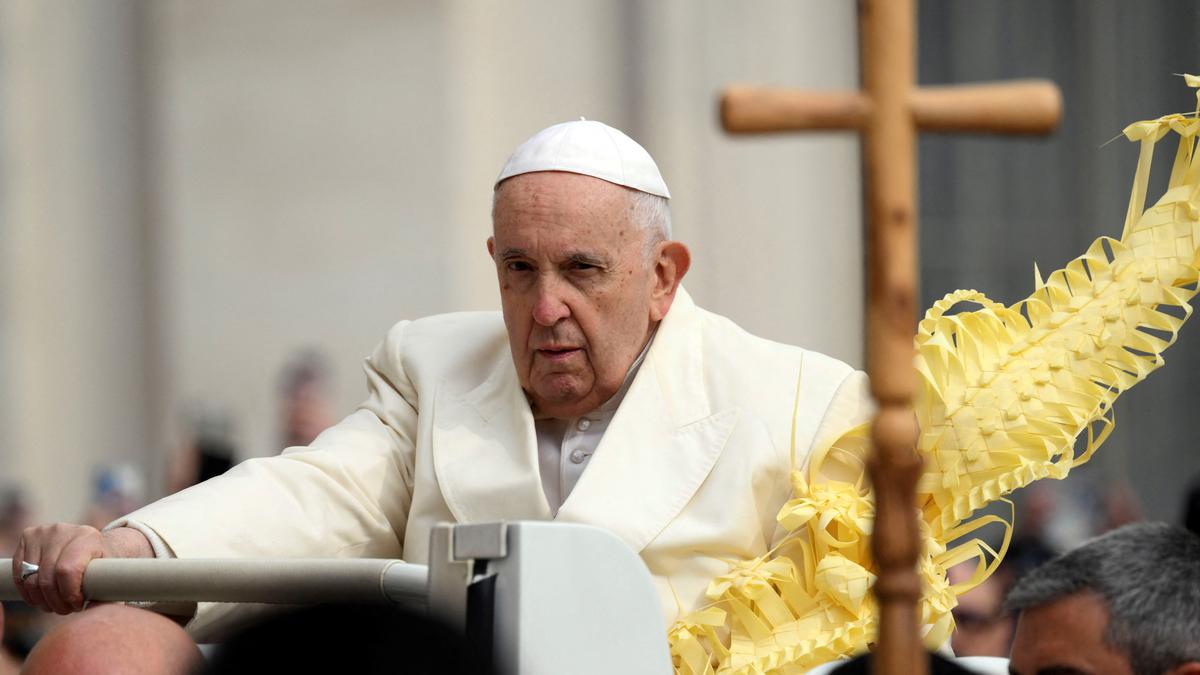 Rebounding Pope Francis marks Palm Sunday in Vatican square