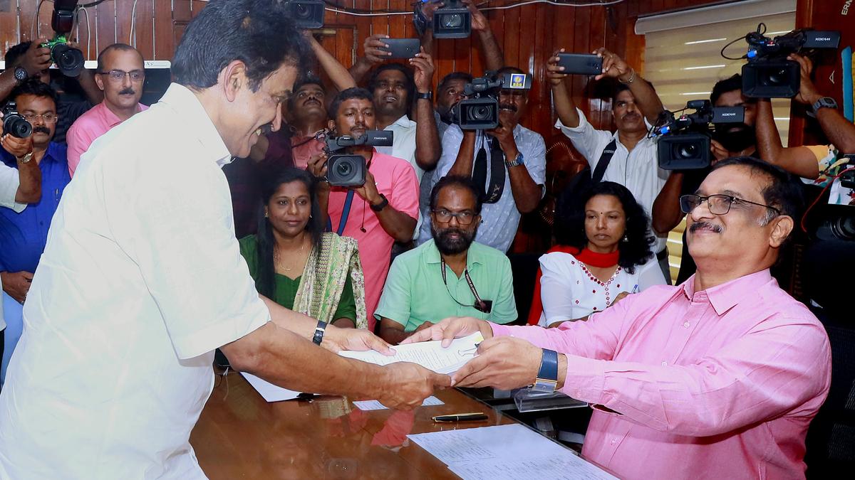 Candidates of major fronts file nominations for Lok Sabha polls in Alappuzha and Mavelikara constituencies