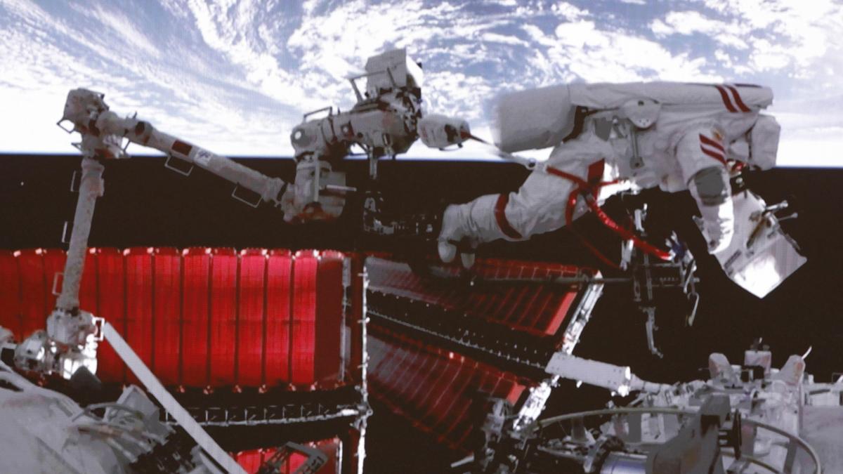 China says will train foreign astronauts for space station