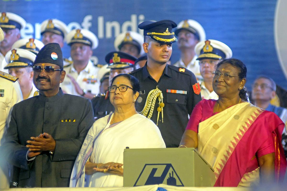 President Droupadi Murmu along with West Bengal Governor C.V. Ananda Bose and Chief Minister Mamata Banerjee during the launch of INS Vindhyagiri, the last in the series of three P17A frigates being built for the Navy by Kolkata-based Garden Reach Ship Builders & Engineers Ltd. 