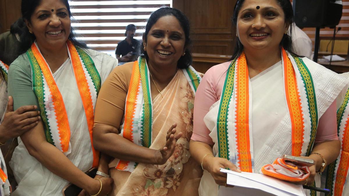 Newly elected local body members in Ernakulam take oath amid cheers