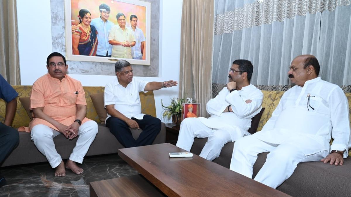 High drama over denial of ticket ends with Jadagish Shettar announcing his resignation from BJP