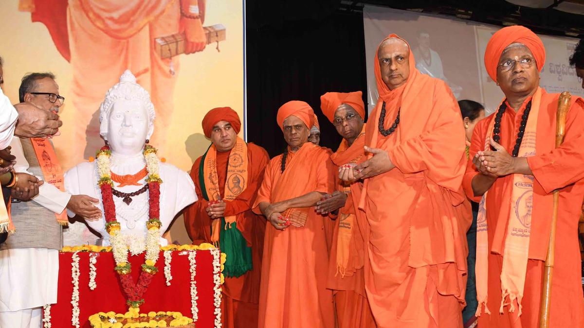 Vachanas have solutions for societal issues, says Suttur seer