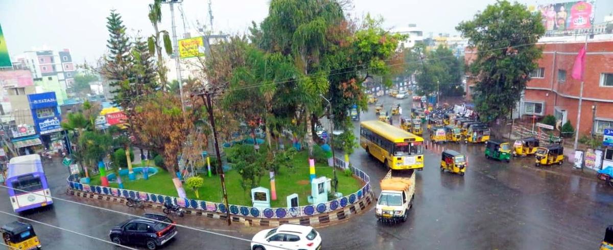 The sudden rain that fell in Siddipet on Monday took people by surprise.
