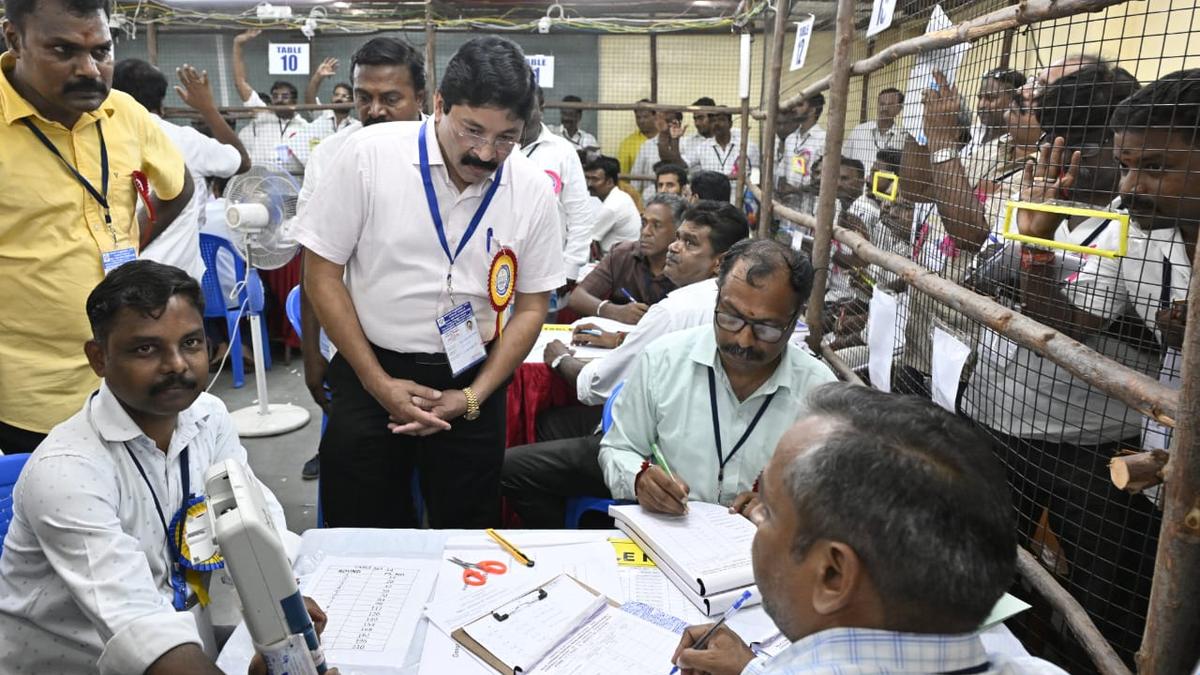 Lok Sabha results | DMK establishes comfortable lead in Chennai and neighbouring seats as of 3 p.m.