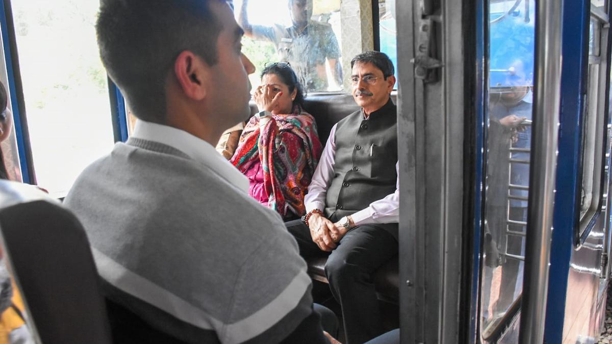 Tamil Nadu Governor takes NMR train to Coonoor