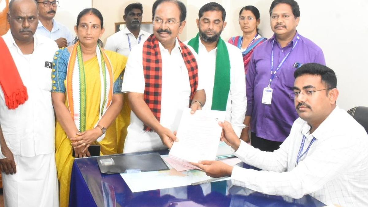 DMK&rsquo;s R. Rajendran files nomination in Salem