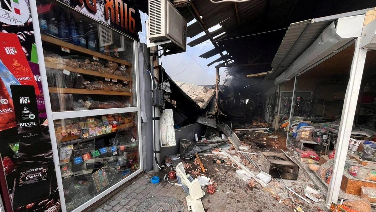 Russia and Ukraine trade strikes as Zelenskyy goes to Turkiye