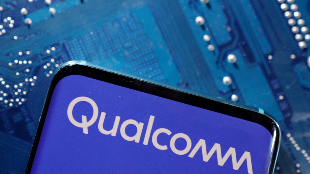 Qualcomm unveils new PC laptop chip with AI features for 2024