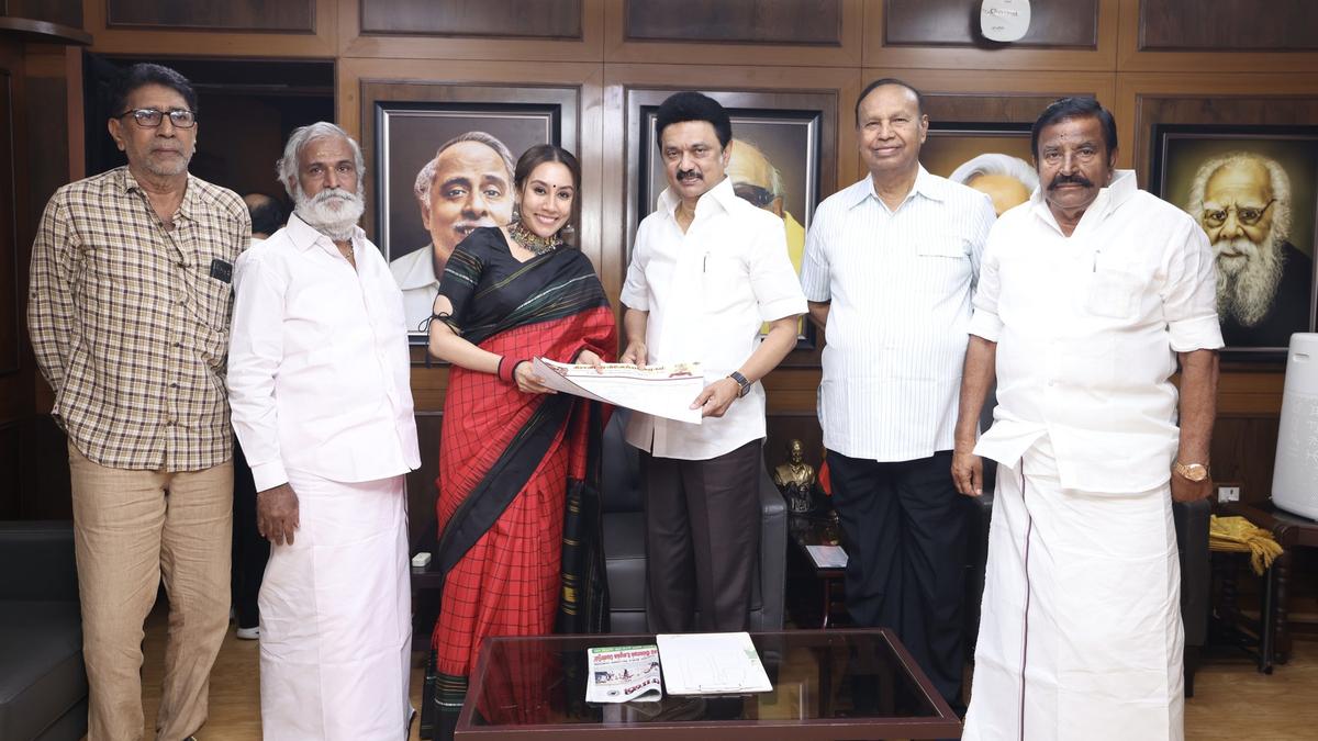 Actor Sathyaraj's daughter Divya joins DMK