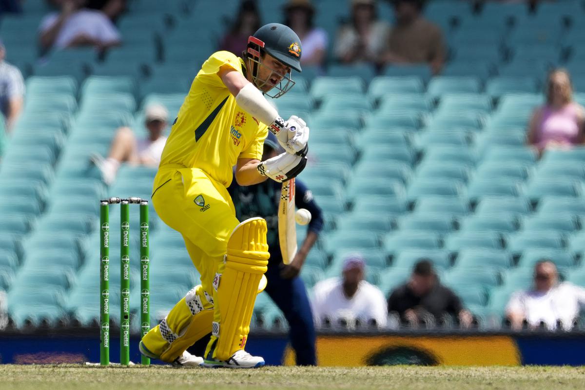 Australia wins toss, opt to bat in second ODI against England