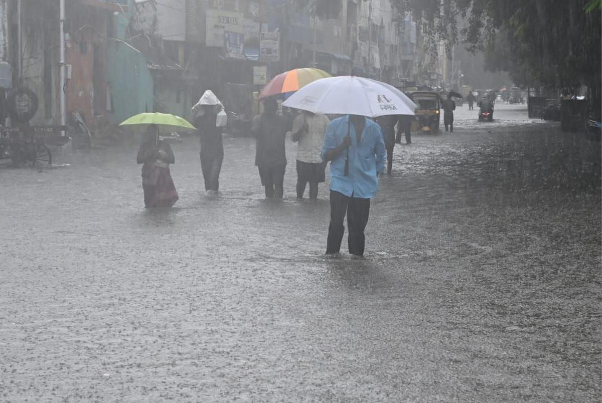 Tamil Nadu rains, Chennai rain alert LIVE updates: Holiday for schools,  colleges in six T.N. districts and Puducherry on October 16 - The Hindu