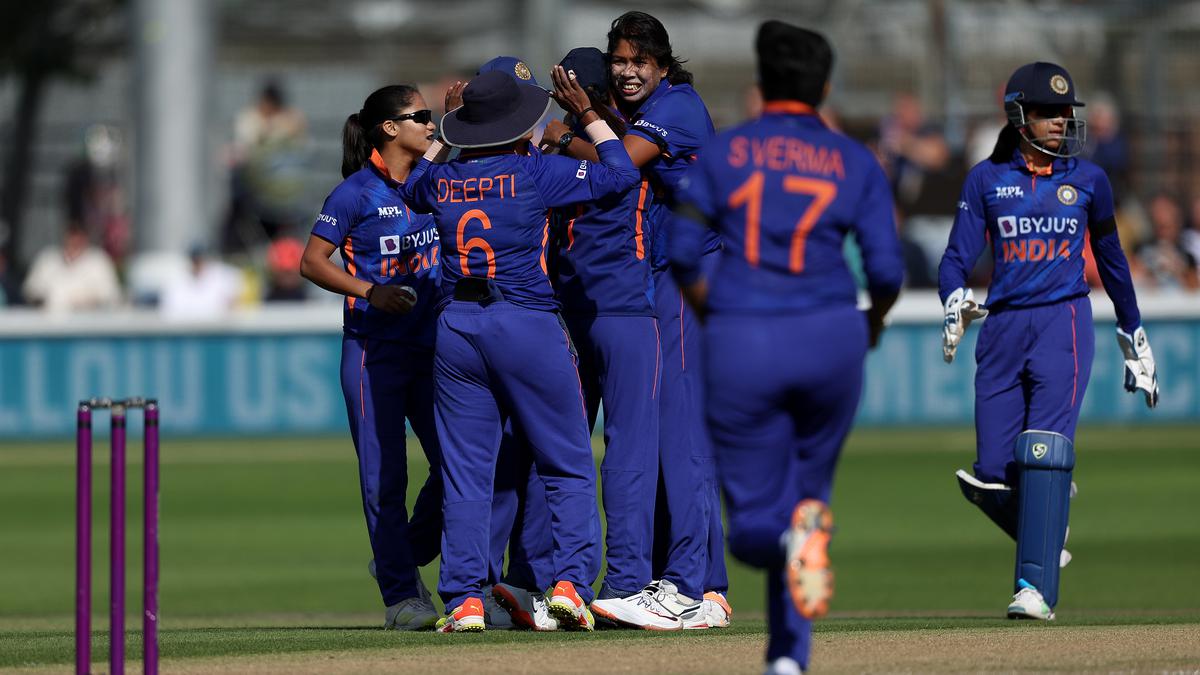 Elegant Smriti Mandhana wins it for India after Jhulan rolls back time in first women’s ODI against England