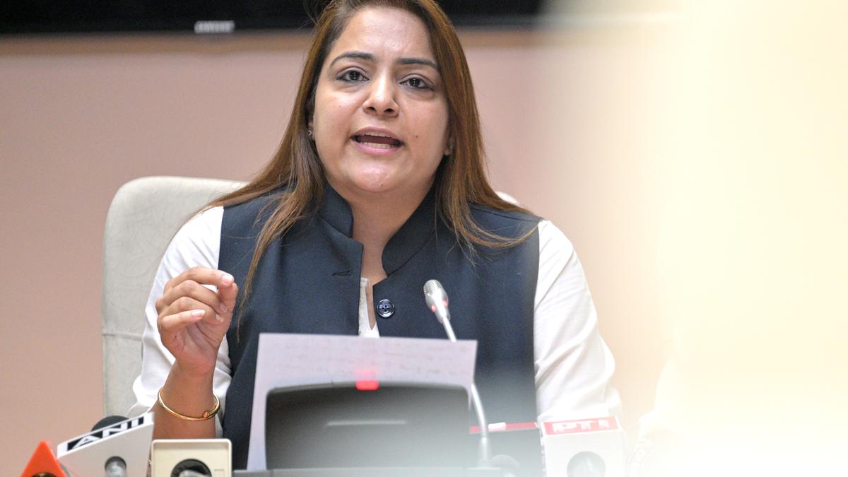 Explain the failure in ensuring waste collection: Mayor tells MCD Commissioner&nbsp;