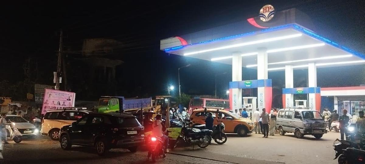 thehindu.com - The Hindu Bureau - Trade bodies in Belagavi demand retail sale of petrol in cans