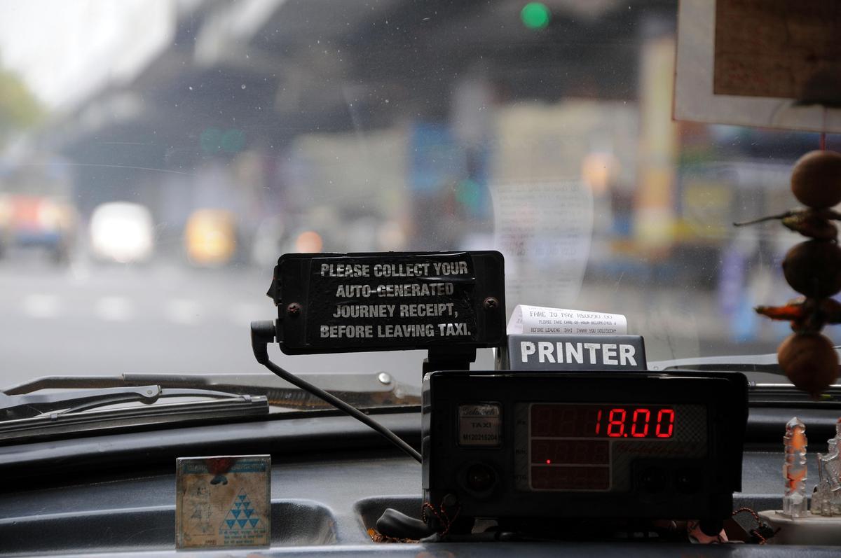 ऐसे टैक्सीमीटर आ गए हैं जो यात्रा के अंत में एक रसीद प्रिंट करते हैं।