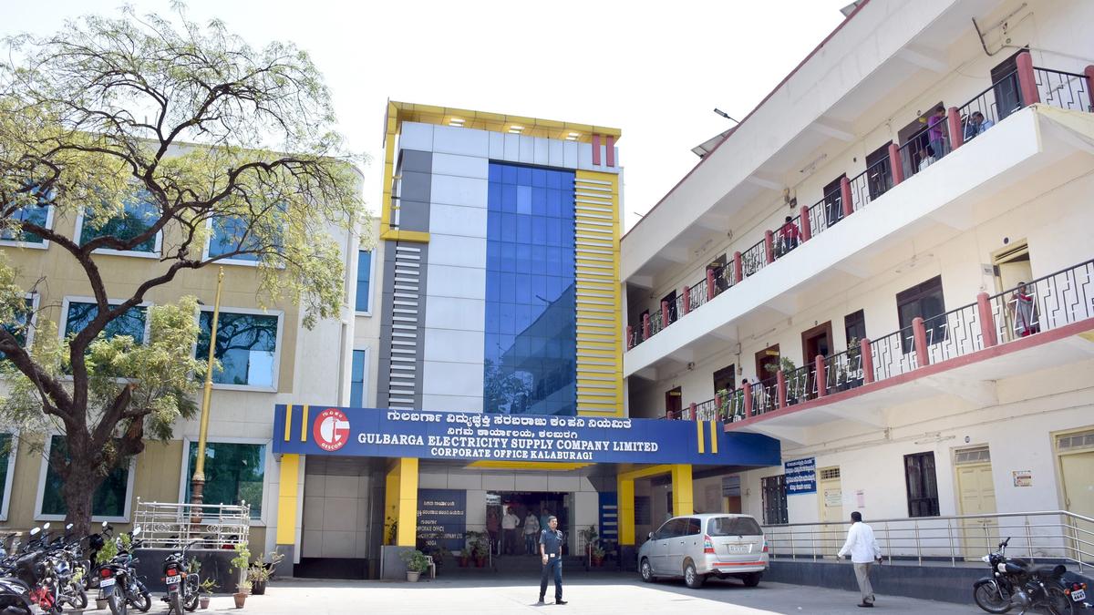 Man kills wife and two children before hanging himself in Kalaburagi