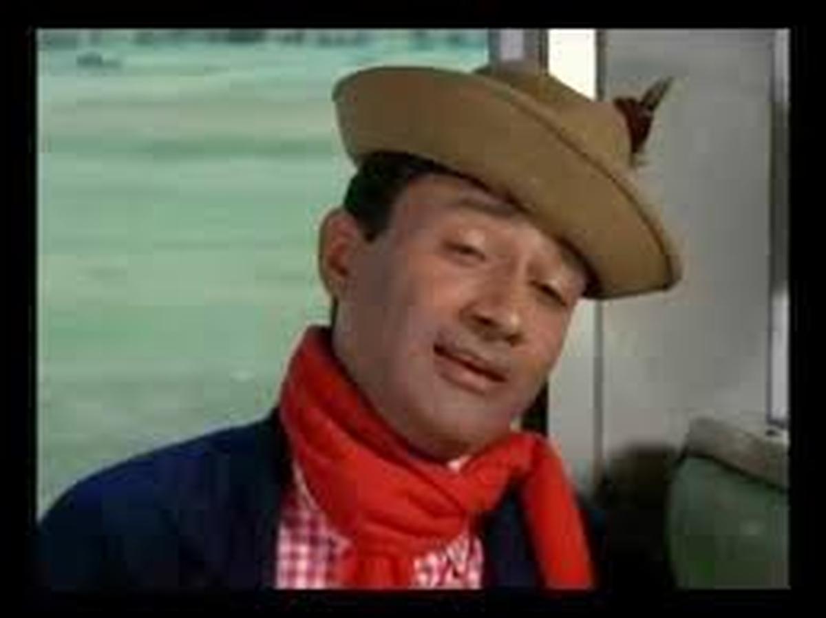 In ‘Phoolon ke rang se’, from Prem Pujari, the mukhda comes after the antara. S. D. Burman loved experimentation in writing In ‘Phoolon ke rang se’, from Prem Pujari, the mukhda comes after the antara. S. D. Burman loved experimentation in writing