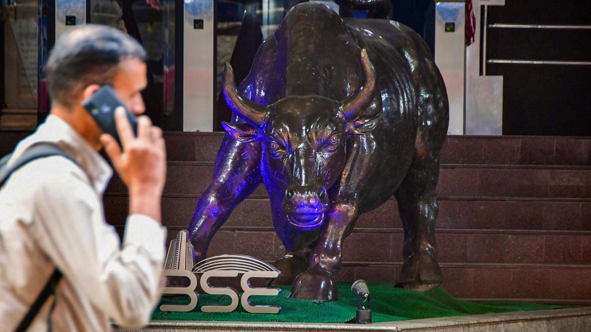 Sensex, Nifty rise for 2nd day on gains in oil, IT & banking shares