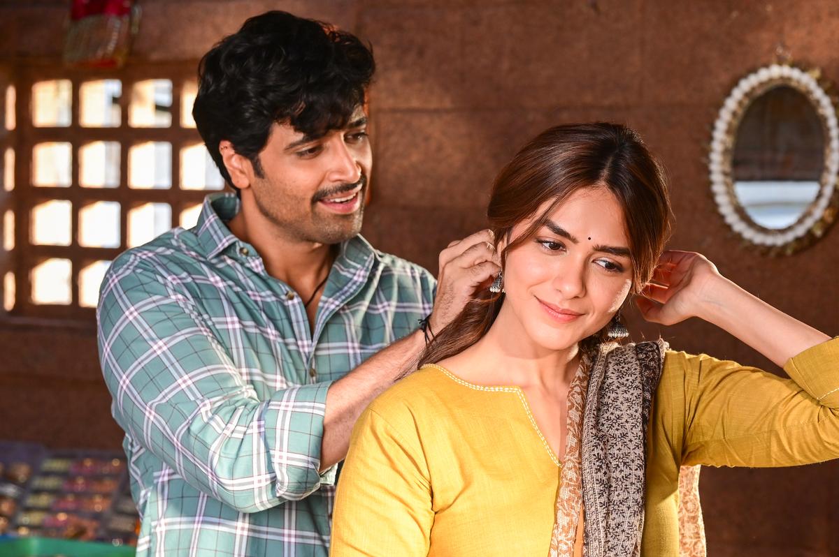 Adivi Sesh e Mrunal Thakur in 'Dacoit'