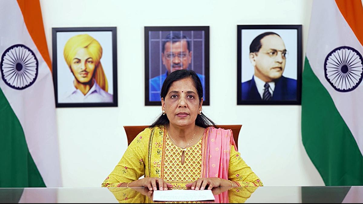 Sunita Kejriwal best person to keep AAP together: Saurabh Bharadwaj