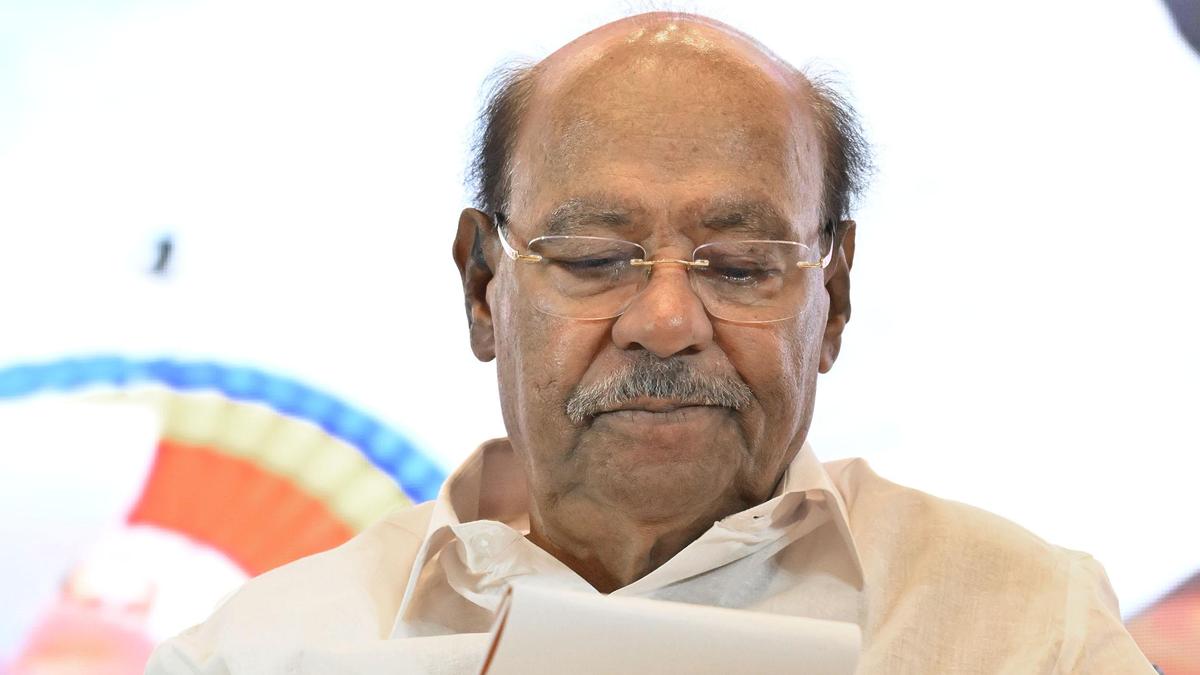 PMK&rsquo;s administrative committee authorises Ramadoss to decide on alliance