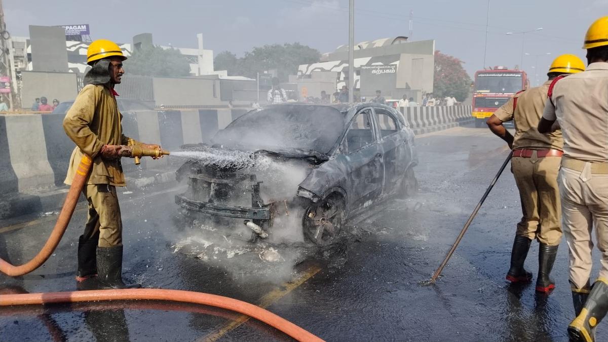 Moving car catches fire near Coimbatore; five passengers escape unharmed