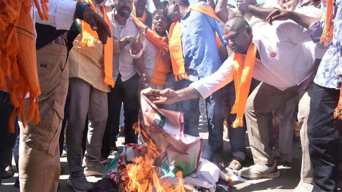 Tension in Kurnool as BJP protests Youth Congress demonstration at Delhi AI Summit