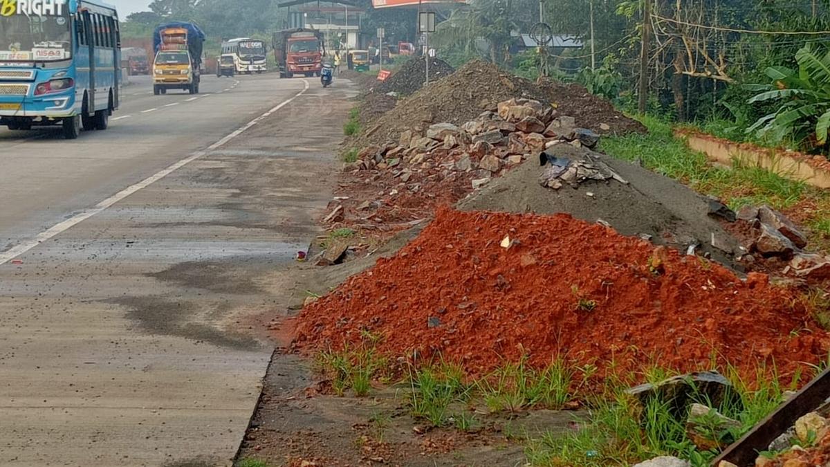 Residents put to hardship as they wait for NHAI to complete work on service roads near Moorad in Kozhikode