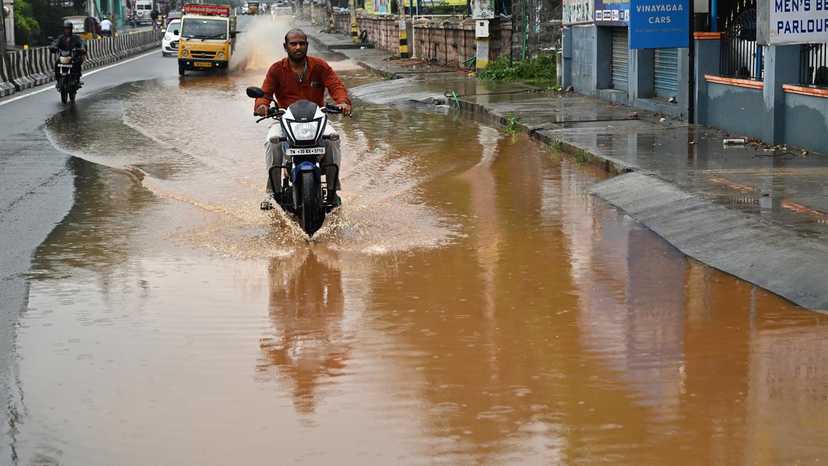 Rain continues to lash Salem district for the third day