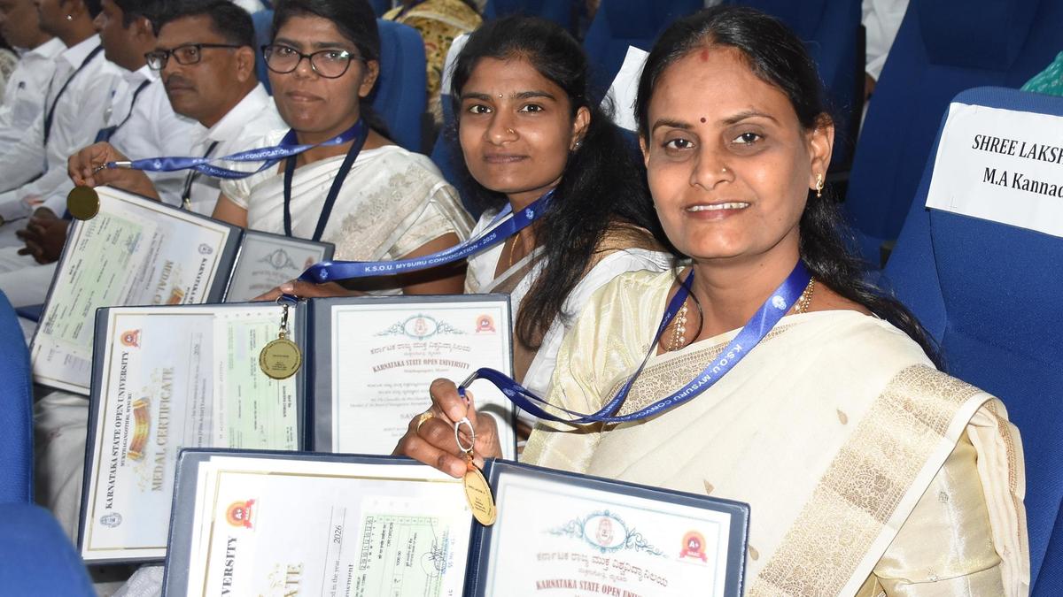 Union Minister Promotes Distance Learning Expansion