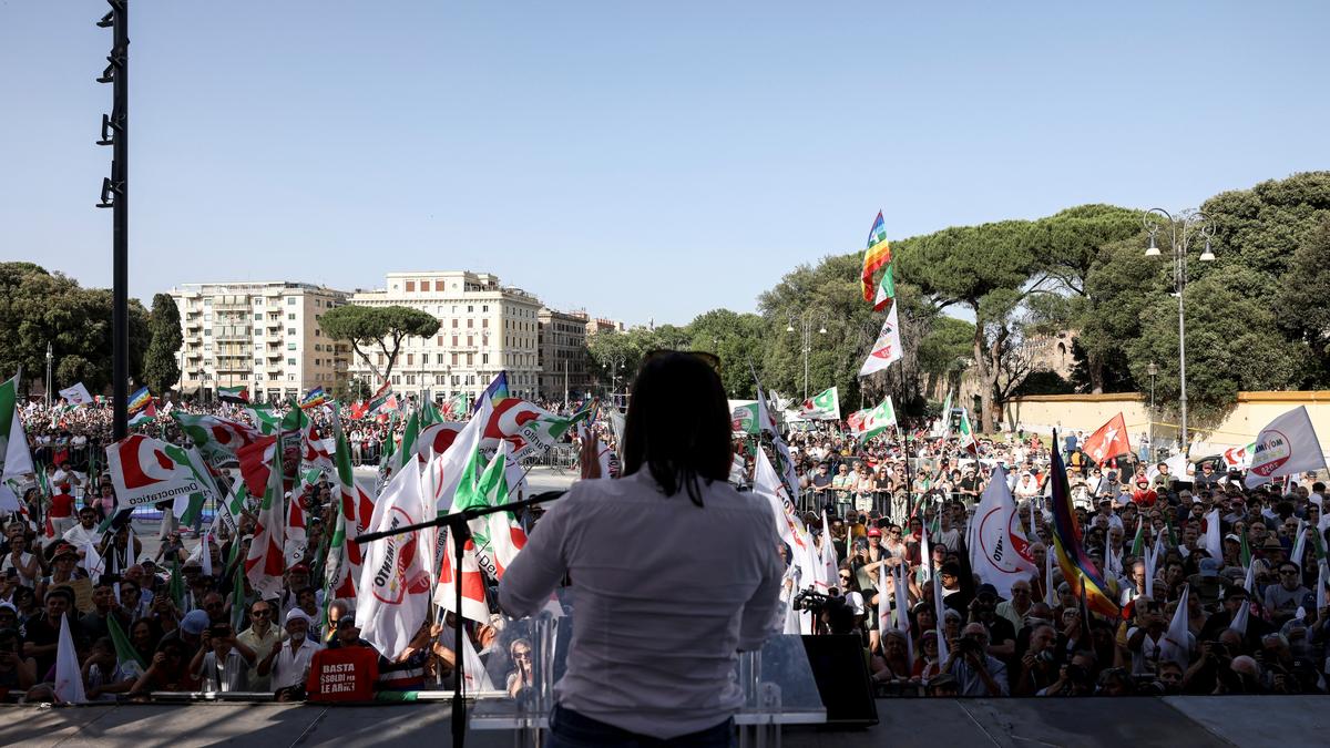 Thousands of demonstrators march through Rome, calling for immediate end to war in Gaza